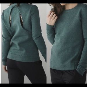 Lululemon SIZE 6 low back cut green sweatshirt